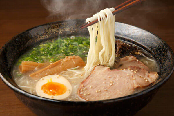 japanese-noodles-tonkotsu-ramen-640×427