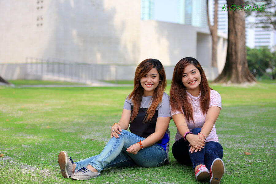 菲律宾女孩的特点-双胞胎姐妹